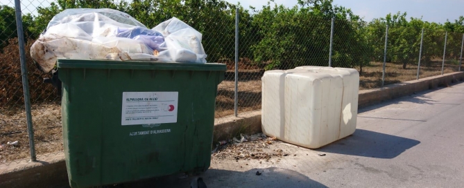 Depósito abandonado en huerta en febrero de 2018