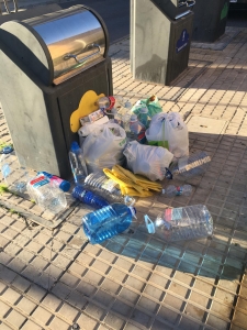 Contenedores que rebosan Almassora (2)