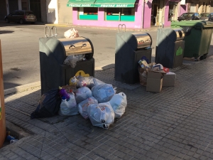 Contenedores que rebosan Almassora