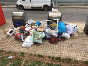 Contenedores que rebosan Almassora (3)