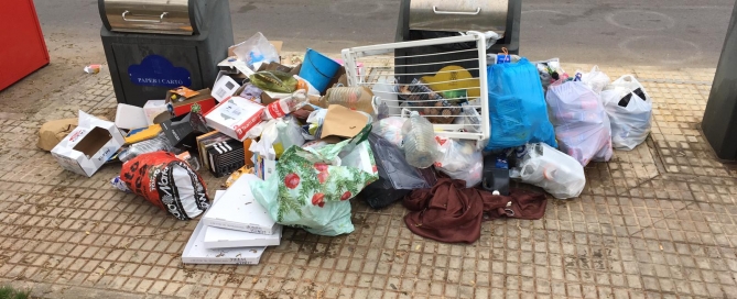 Contenedores que rebosan Almassora (3)