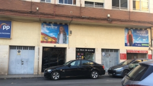 Lonas María Tormo en sede PP Almassora