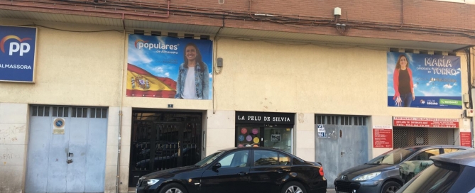 Lonas María Tormo en sede PP Almassora