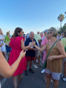 María Tormo y vecinos playa manifestación
