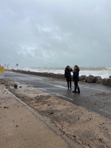 María Tormo y Silvana Rovira playa de Pla de la Torre (2)