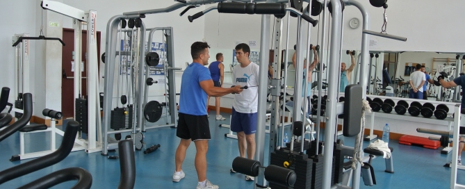 Gimnasio piscina climatizada