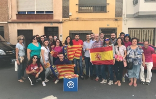 Reparto banderas España y Real Senyera Almassora