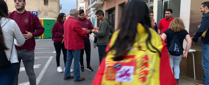 Reparto banderas de España Almassora