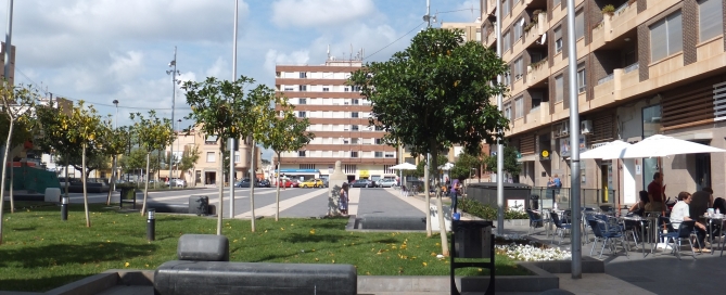 Terrazas en plaza Pere Cornell Almassora