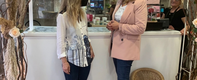 Silvana Rovira con comerciantes de Almassora