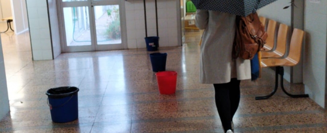 Goteras en centro de salud calle San Pedro