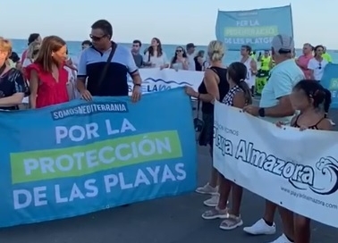 María Tormo y vecinos playa